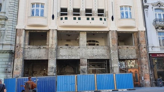 Videli ste ju? Z vyhorenej budovy Kooperatívy odstránili lešenie