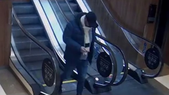 VIDEO: Z bundy prevesenej na stoličke v Auparku zmizlo 5-tisíc eur