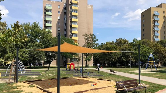 Tri detské ihriská už majú plachty proti slnku