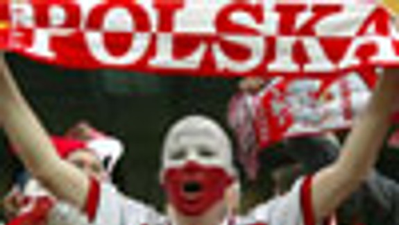 Na zápase s Poľskom budú stovky policajtov