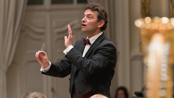 Symfonická dvojica koncertov: Slovenská filharmónia sa predstaví pod taktovkou Kaspara Zehndera