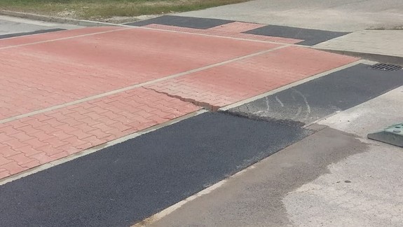 FOTO: Nepodarený retardér na Trhovej ulici nahneval Dúbravčanov - upokojovať ich musel Miestny úrad!