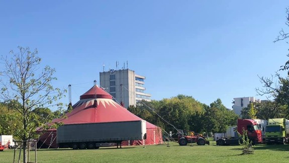 FOTO a VIDEO: V ružinovskom parku sa usídlil cirkus a vznikol z toho poriadny cirkus!