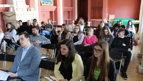 FOTO: Žiaci základných a stredných škôl v Bratislave súťažili o najlepších rečníkov