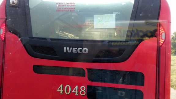 Vodičovi autobusu MHD sa pokazila digitálna tabuľka - pozrite, ako sa vynašiel!