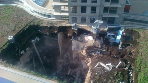 Od pádu budovy v 3nity uplynulo tri a pol roka