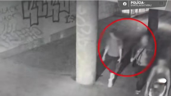 Dvojica vydieračov v Petržalke sa vydávala za príslušníkov NAKA, od obete si pýtali "pokutu"