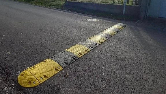 Ľudia si sťažovali na rýchlych vodičov, mestská časť zasiahla