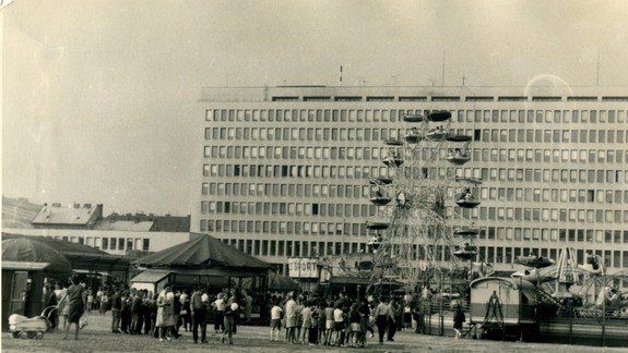 AJ TAKÁ BOLA BRATISLAVA: Na Firšnáli robili šou cirkusanti aj motorkári