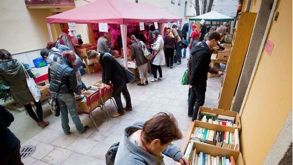 Začala sa tradičná a charitatívna Bratislavská burza kníh 