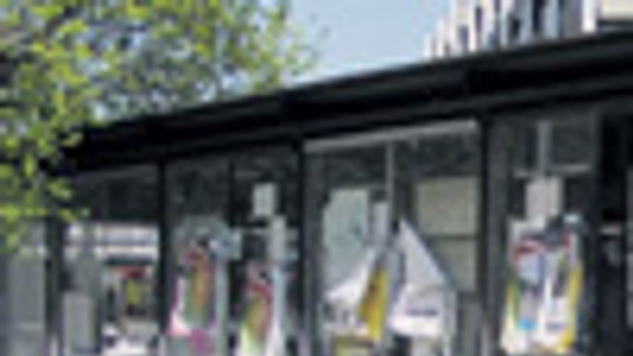 Bratislavu špinia aj plagáty a oznamy