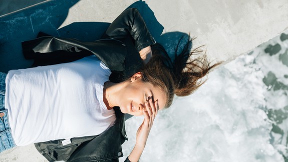 Ako luxusne nosiť biele tričko?