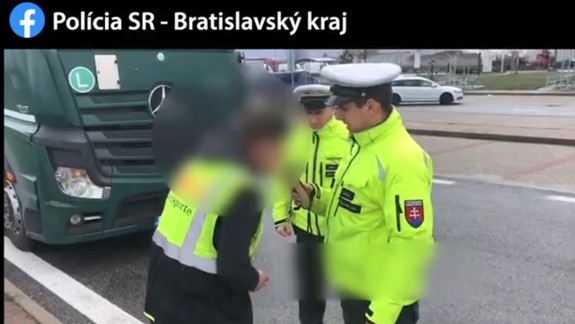 VIDEO: Až dvoch opitých rumunských šoférov si po kontrole odviedli policajti z toho istého kamiónu