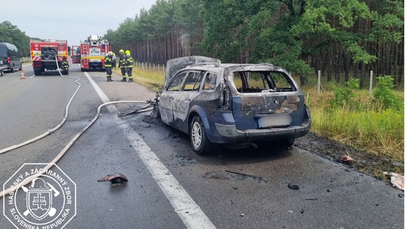 Požiar: Medzi Malackami a Lozornom zhorelo na diaľnici D2 auto