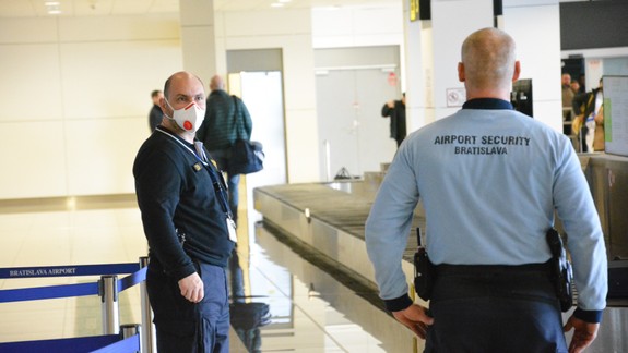 Polícia odhalila falošné výnimky ÚVZ a odoprela cudzincom vstup na územie SR