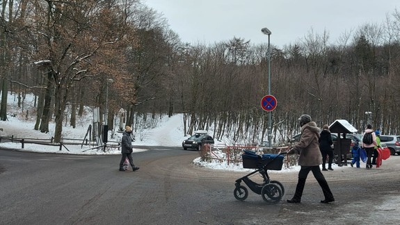 FOTO: Na Kolibu vyrazilo množstvo Bratislavčanov i v pondelok