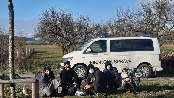 V poraste neďaleko hraničného priechodu Berg sa ukrývalo 5 migrantov z Afganistanu