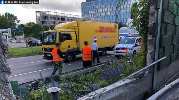 NDS zisťuje rozsah poškodenia protihlukovej steny na bratislavskej D1