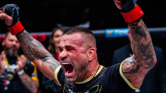 MMA: Langer prehral s Vémolom po rekordných 7 sekundách na turnaji Oktagon 47