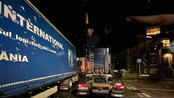 Diaľnica D2 za Kútmi smerom do Česka je pre nehodu neprejazdná