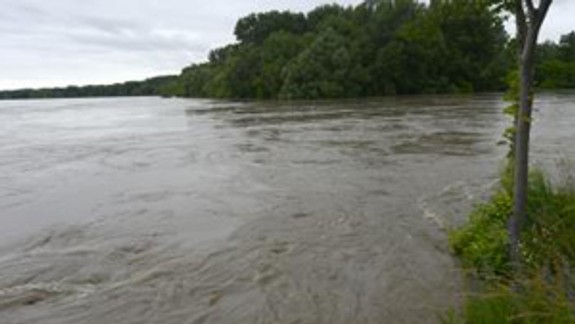 V karlovoveskej lodenici vodáci evakuujú zariadenie