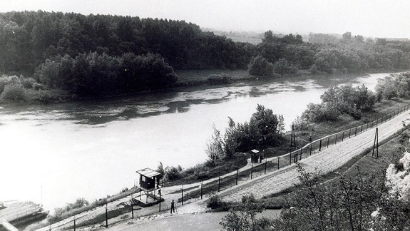 Príbeh pamätníka: Poliak Marcin Bieniada utiekol v roku 1982 cez prísne stráženú hranicu z Devína do Rakúska