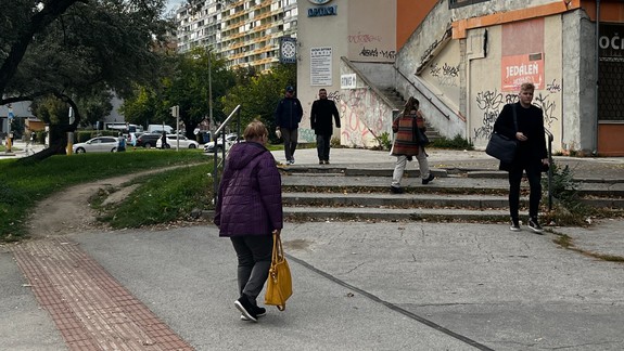 Dobrá správa: Obyvatelia Šustekovej sa dočkajú nových schodov