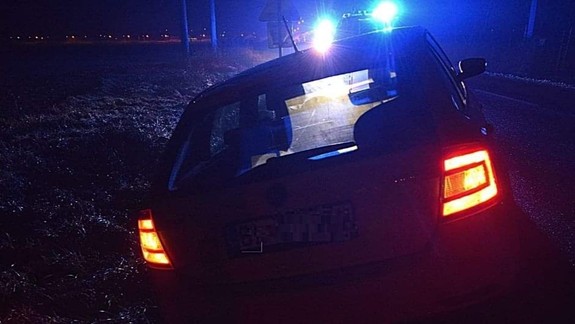 Rapidečku "zaparkoval" v priekope, následne nafúkal takmer dve promile