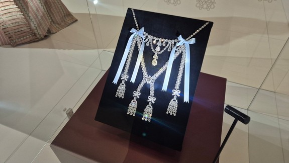 Na Bratislavskom hrade vystavujú najslávnejší náhrdelník v dejinách Francúzska