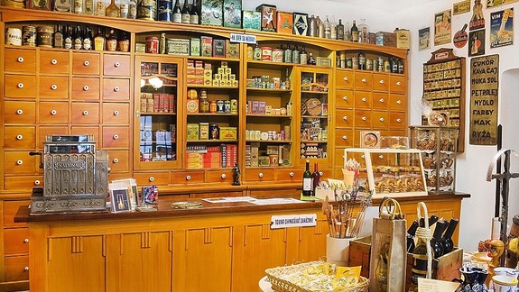 Zachránia Bratislavčania unikátny Obchod v múzeu v historickom centre mesta?