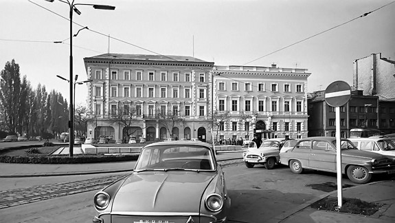 FOTO: Nechýba vám niečo dôležité na tomto zábere z Námestia Ľudovíta Štúra v roku 1972?
