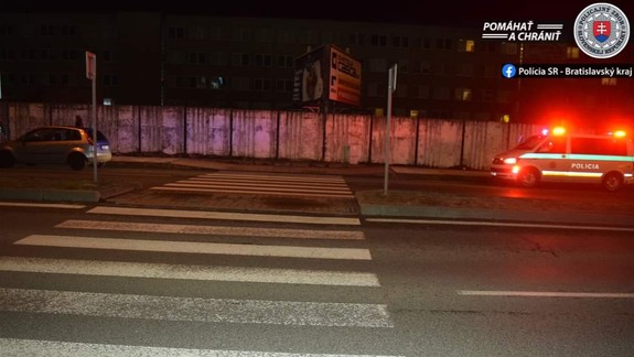Nevideli ste túto nehodu? Na Galvaniho zrazilo auto chodkyňu