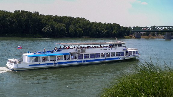 Spravte si výlet loďou, jazdia na Devín aj do Rakúska