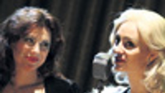 Život E. Piaf a M. Dietrich na doskách Novej scény