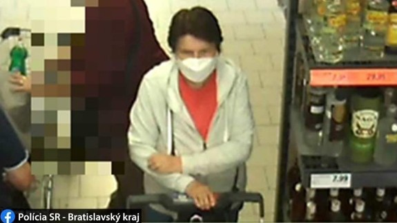 Jednoduchá finta: Dôchodkyňa v nákupnom centre prišla o kabelku