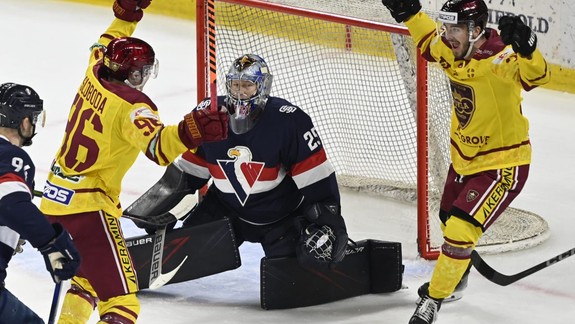 Hokej: Dukla Trenčín zdolala HC Slovan Bratislava 5:1