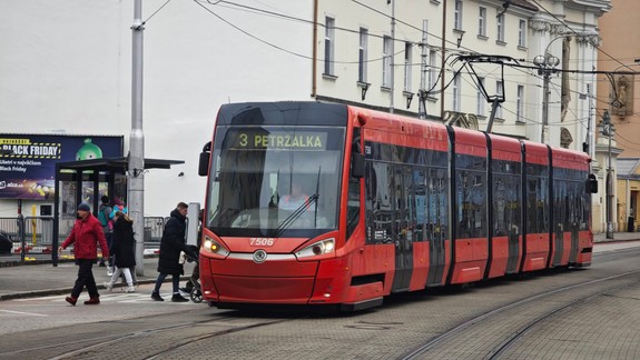 Električky na linke 3 smerujúce z Rače majú nový nápis Petržalka