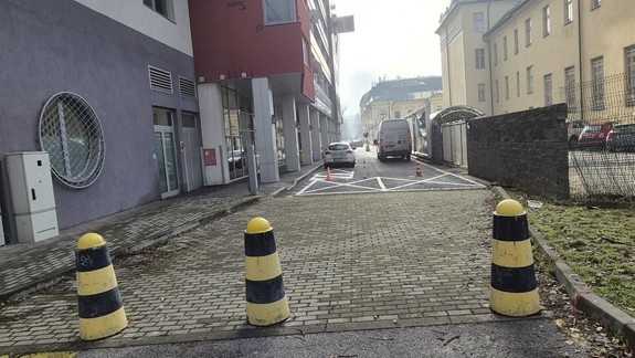 Konečne: Satinského ulica je po rokoch opäť priechodná, Staré Mesto odstránilo zátarasy