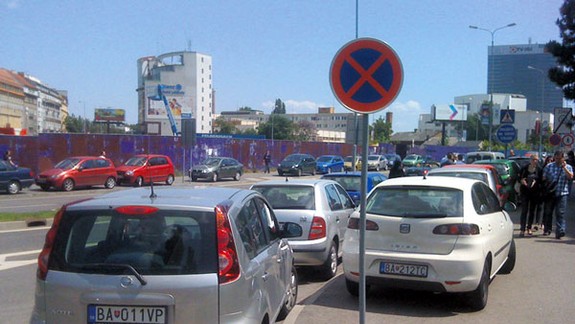 Ministerstvo vnútra nedokáže udržať poriadok ani pred vlastnou budovou