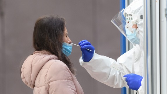 Pribudlo viac ako 20 000 nakazených covidom a 24 úmrtí