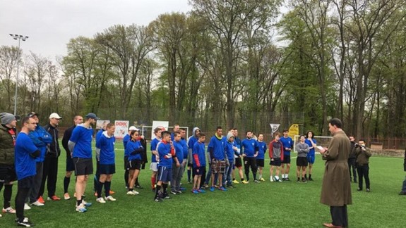 Mladí Rómovia si zmerali sily s diplomatmi