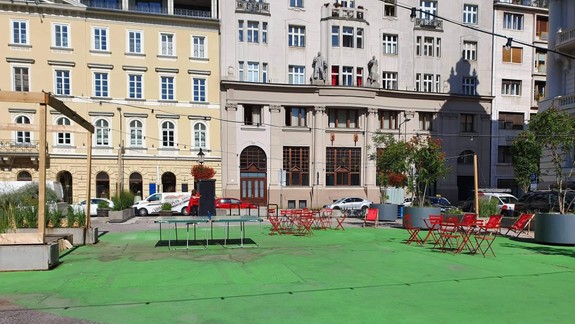 Sú známi architekti, ktorí majú premeniť Komenského námestie, súčasťou by mal byť opäť park