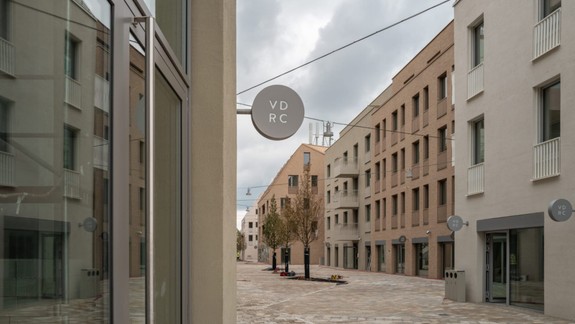 Prvá etapa novej štvrte Vydrica je skolaudovaná, od januára sa tu začnú otvárať prvé prevádzky