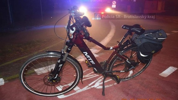 Nehoda na Viedenskej ceste: Opitý cyklista zrazil chodkyňu