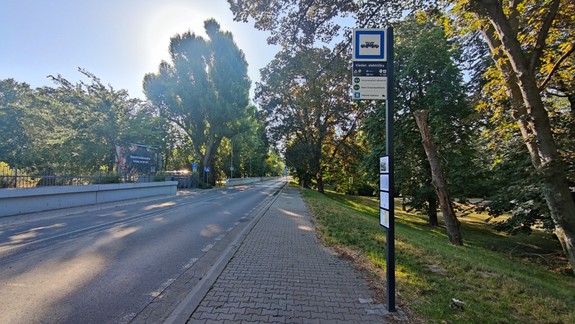 Poznáte zastávku viedenskej električky? Preveziete sa ňou historickým autobusom