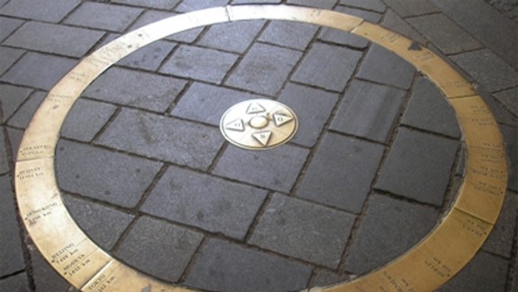 Nultý kilometrovník z Michalskej ulice niekto ukradol