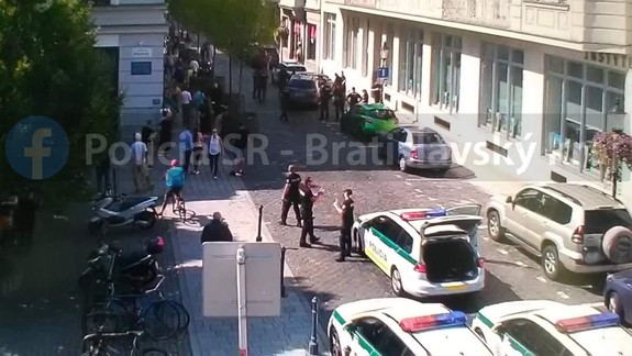 Naháňačka v centre mesta: Kto bol vodič, ktorý sa snažil ujsť policajtom?