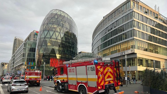 Hasiči zasahovali v reštaurácii pri Dunaji: Ľudí z nákupného centra evakuovali