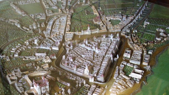 Nový bronzový model mesta by chceli umiestniť na Vajanského nábrežie