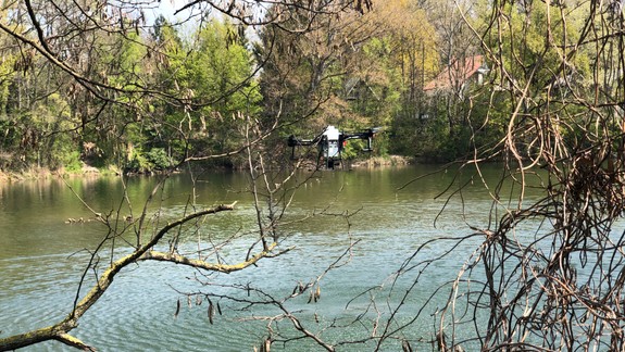 Mesto pokračuje v zásahoch proti komárom larvicídom BTI aj pomocou drona
